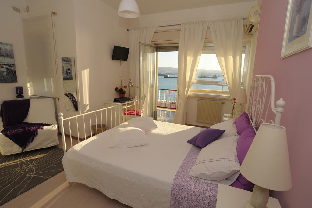 B&B Mare Di Augusta La Finestra Sul Porto Luaran gambar