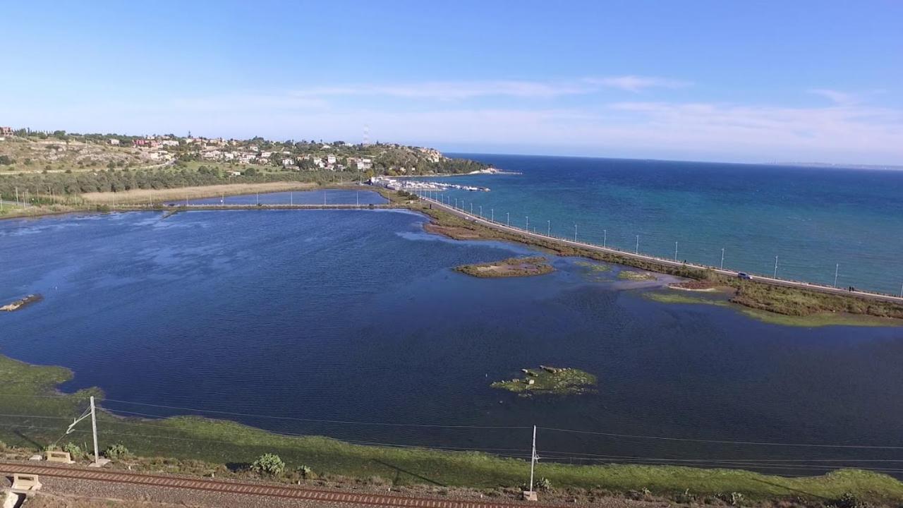 B&B Mare Di Augusta La Finestra Sul Porto Luaran gambar